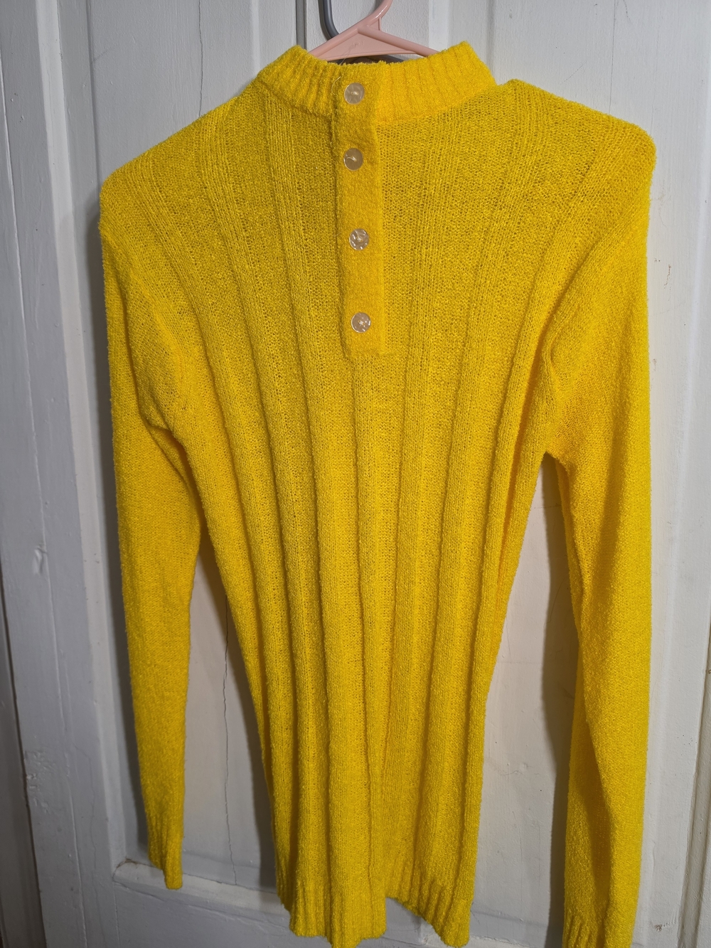 1970s Women’s Yellow Ribbed Button-Back Turtleneck Sweater